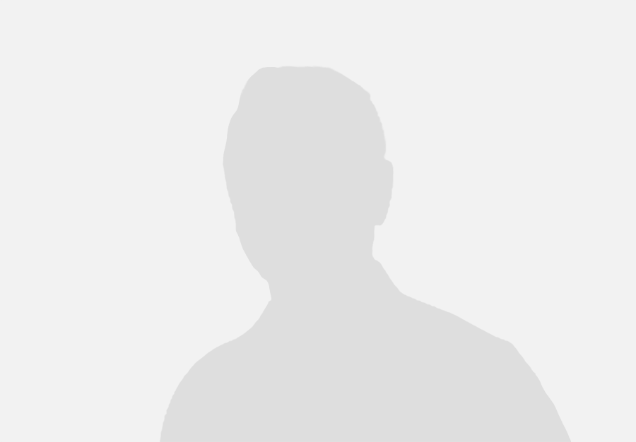 Graues Standard-Platzhalterbild eines nicht identifizierten Mannes vor einem weißen Hintergrund.